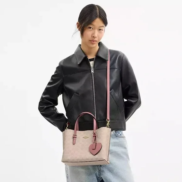 NWT！COACH Mollie Tote Bag 25 In Signature With Heart Charm（CDF03）fast shipping